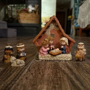 Nativity Scene Figurine Set